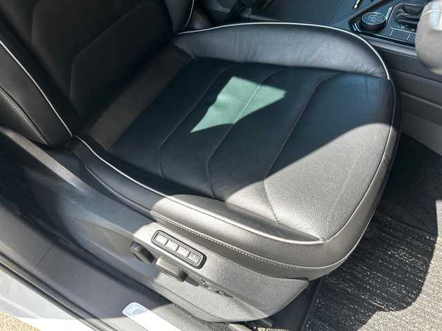 フォルクスワーゲン ティグアン TDI 4モーション Rライン ブラックスタイル 富山県 2018(平30)年 6.8万km 白 純正メモリナビ/Bluetooth接続/フルセグTV/CD/DVD再生/AM/FMラジオ/App-conect/バックカメラ/全方位カメラ/D席メモリ付きパワーシート/D/N席シートヒーター/パワーバックドア/アイドリングストップ/パーキングアシスト/４WD/ヘッドアップディスプレイ/純正19インチAW