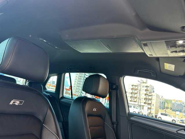 フォルクスワーゲン ティグアン TDI 4モーション Rライン ブラックスタイル 富山県 2018(平30)年 6.8万km 白 純正メモリナビ/Bluetooth接続/フルセグTV/CD/DVD再生/AM/FMラジオ/App-conect/バックカメラ/全方位カメラ/D席メモリ付きパワーシート/D/N席シートヒーター/パワーバックドア/アイドリングストップ/パーキングアシスト/４WD/ヘッドアップディスプレイ/純正19インチAW