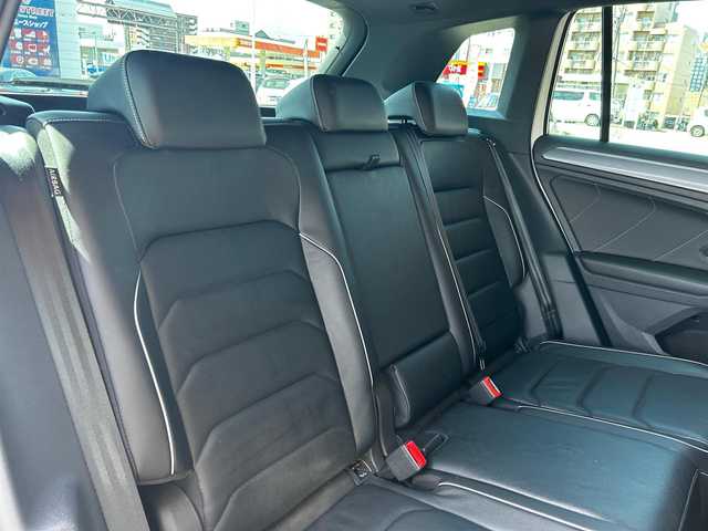 フォルクスワーゲン ティグアン TDI 4モーション Rライン ブラックスタイル 富山県 2018(平30)年 6.8万km 白 純正メモリナビ/Bluetooth接続/フルセグTV/CD/DVD再生/AM/FMラジオ/App-conect/バックカメラ/全方位カメラ/D席メモリ付きパワーシート/D/N席シートヒーター/パワーバックドア/アイドリングストップ/パーキングアシスト/４WD/ヘッドアップディスプレイ/純正19インチAW