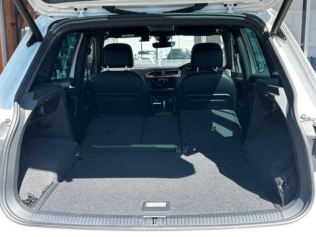 フォルクスワーゲン ティグアン TDI 4モーション Rライン ブラックスタイル 富山県 2018(平30)年 6.8万km 白 純正メモリナビ/Bluetooth接続/フルセグTV/CD/DVD再生/AM/FMラジオ/App-conect/バックカメラ/全方位カメラ/D席メモリ付きパワーシート/D/N席シートヒーター/パワーバックドア/アイドリングストップ/パーキングアシスト/４WD/ヘッドアップディスプレイ/純正19インチAW