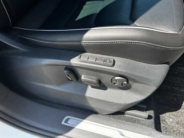 フォルクスワーゲン ティグアン TDI 4モーション Rライン ブラックスタイル 富山県 2018(平30)年 6.8万km 白 純正メモリナビ/Bluetooth接続/フルセグTV/CD/DVD再生/AM/FMラジオ/App-conect/バックカメラ/全方位カメラ/D席メモリ付きパワーシート/D/N席シートヒーター/パワーバックドア/アイドリングストップ/パーキングアシスト/４WD/ヘッドアップディスプレイ/純正19インチAW