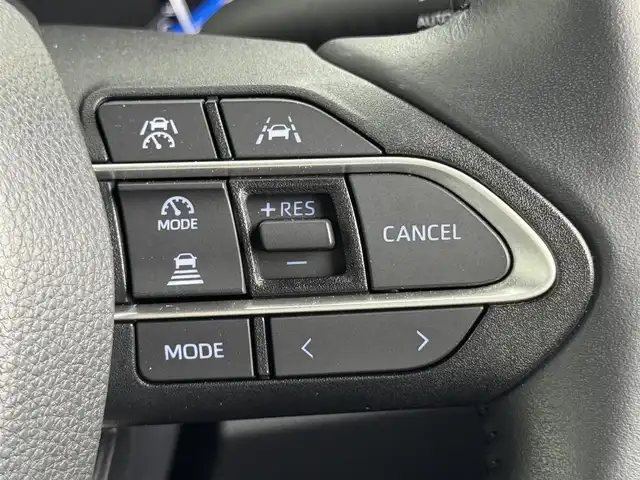 トヨタ ヴォクシー ハイブリッド S－Z 福岡県 2023(令5)年 4.8万km ホワイトパールクリスタルシャイン 純正１４型後席モニター　/純正１０．５型ＤＡナビ　/快適利便パッケージ　/ユニバーサルステップ　/トヨタセーフティセンス　/アクセル踏み間違い防止　/両側電動スライドドア　/パワーバックドア　/シートヒーター　/ＬＥＤ