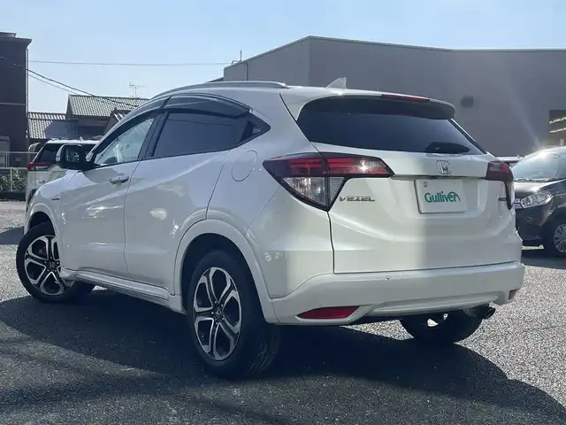 ホンダ ヴェゼル ハイブリッド Z ホンダセンシング 熊本県 2016(平28)年 7.3万km ホワイトオーキッドパール ホンダセンシング/プッシュスタート/純正ナビ/（CD・DVD・フルセグTV・BTオーディオ・SD）/バックカメラ/ビルトインETC/ドライブレコーダー/純正17インチAW/レーダークルーズ/ハーフレザーシート/前席パワーシート・右前席シートメモリー/前席シートヒーター/ルーフレール/LEDヘッドライト/オートライト/LEDフォグライト/横滑り防止装置/ウィンカーミラー/純正フロアマット/純正ドアバイザー/新車保証書/取扱説明書/スマートスペアキー×1本