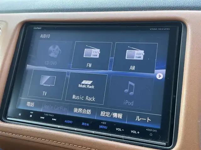 ホンダ ヴェゼル ハイブリッド Z ホンダセンシング 熊本県 2016(平28)年 7.3万km ホワイトオーキッドパール ホンダセンシング/プッシュスタート/純正ナビ/（CD・DVD・フルセグTV・BTオーディオ・SD）/バックカメラ/ビルトインETC/ドライブレコーダー/純正17インチAW/レーダークルーズ/ハーフレザーシート/前席パワーシート・右前席シートメモリー/前席シートヒーター/ルーフレール/LEDヘッドライト/オートライト/LEDフォグライト/横滑り防止装置/ウィンカーミラー/純正フロアマット/純正ドアバイザー/新車保証書/取扱説明書/スマートスペアキー×1本