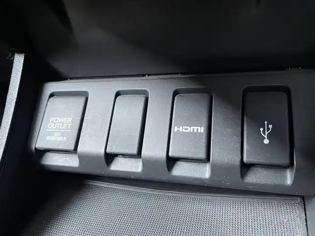 ホンダ ヴェゼル ハイブリッド Z ホンダセンシング 熊本県 2016(平28)年 7.3万km ホワイトオーキッドパール ホンダセンシング/プッシュスタート/純正ナビ/（CD・DVD・フルセグTV・BTオーディオ・SD）/バックカメラ/ビルトインETC/ドライブレコーダー/純正17インチAW/レーダークルーズ/ハーフレザーシート/前席パワーシート・右前席シートメモリー/前席シートヒーター/ルーフレール/LEDヘッドライト/オートライト/LEDフォグライト/横滑り防止装置/ウィンカーミラー/純正フロアマット/純正ドアバイザー/新車保証書/取扱説明書/スマートスペアキー×1本