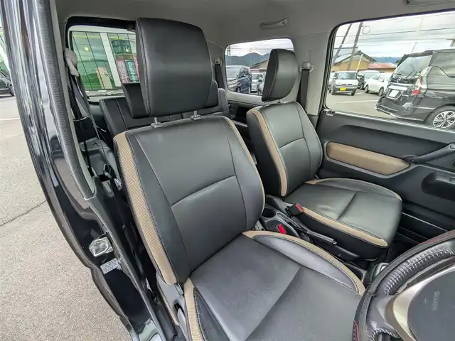 スズキ ジムニー ランドベンチャー 福井県 2017(平29)年 6.6万km ブルーイッシュブラックパール3 ４WD（切り替え式）/社外SDナビ【CN-RA04D】/CD/DVD/BT/USB/SD/フルセグテレビ/バックカメラ/シートヒーター/ETC/前方ドライブレコーダー/レザーシート/ステアリングスイッチ/ダブルエアバッグ/背面タイヤ/リアラダー/マッドガード/スマートキー/ドアバイザー/電動格納ウインカーミラー/純正16インチAW