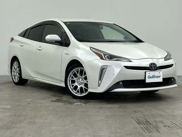 トヨタ プリウス Sツーリングセレクション 三重県 2020(令2)年 4.8万km ホワイトパールクリスタルシャイン /純正ナビ/（ＣＤ．ＤＶＤ．ＢＴ．ＳＤ．フルセグＴＶ）//バックカメラ//後席モニター//衝突被害軽減ブレーキ//レーダークルーズコントロール//シートヒーター//ドライブレコーダー//ビルトインＥＴＣ//オートハイビーム//ステアリングスイッチ//TOM′S17インチＡＷ