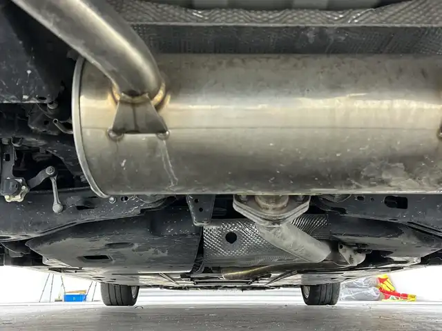 トヨタ プリウス Sツーリングセレクション 三重県 2020(令2)年 4.8万km ホワイトパールクリスタルシャイン /純正ナビ/（ＣＤ．ＤＶＤ．ＢＴ．ＳＤ．フルセグＴＶ）//バックカメラ//後席モニター//衝突被害軽減ブレーキ//レーダークルーズコントロール//シートヒーター//ドライブレコーダー//ビルトインＥＴＣ//オートハイビーム//ステアリングスイッチ//TOM′S17インチＡＷ