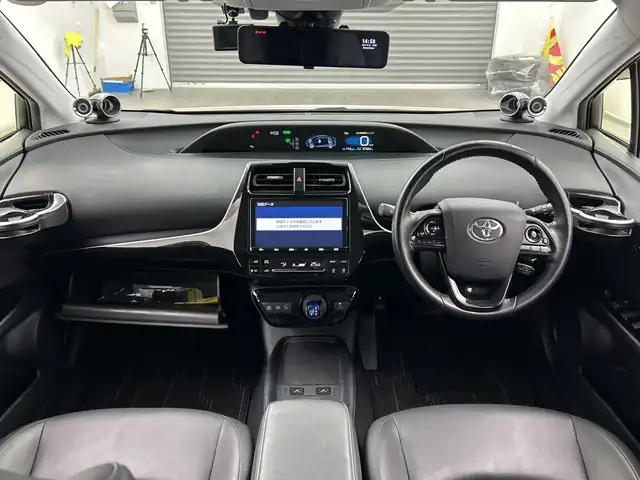 トヨタ プリウス Sツーリングセレクション 三重県 2020(令2)年 4.8万km ホワイトパールクリスタルシャイン /純正ナビ/（ＣＤ．ＤＶＤ．ＢＴ．ＳＤ．フルセグＴＶ）//バックカメラ//後席モニター//衝突被害軽減ブレーキ//レーダークルーズコントロール//シートヒーター//ドライブレコーダー//ビルトインＥＴＣ//オートハイビーム//ステアリングスイッチ//TOM′S17インチＡＷ