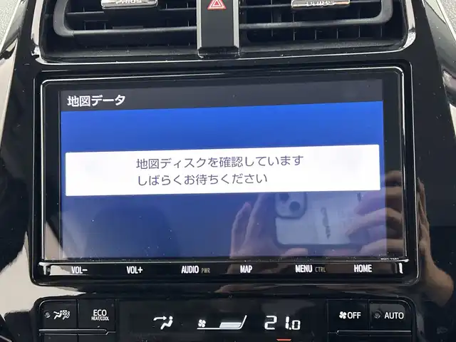 トヨタ プリウス Sツーリングセレクション 三重県 2020(令2)年 4.8万km ホワイトパールクリスタルシャイン /純正ナビ/（ＣＤ．ＤＶＤ．ＢＴ．ＳＤ．フルセグＴＶ）//バックカメラ//後席モニター//衝突被害軽減ブレーキ//レーダークルーズコントロール//シートヒーター//ドライブレコーダー//ビルトインＥＴＣ//オートハイビーム//ステアリングスイッチ//TOM′S17インチＡＷ