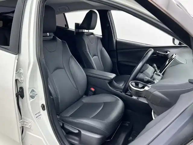 トヨタ プリウス Sツーリングセレクション 三重県 2020(令2)年 4.8万km ホワイトパールクリスタルシャイン /純正ナビ/（ＣＤ．ＤＶＤ．ＢＴ．ＳＤ．フルセグＴＶ）//バックカメラ//後席モニター//衝突被害軽減ブレーキ//レーダークルーズコントロール//シートヒーター//ドライブレコーダー//ビルトインＥＴＣ//オートハイビーム//ステアリングスイッチ//TOM′S17インチＡＷ