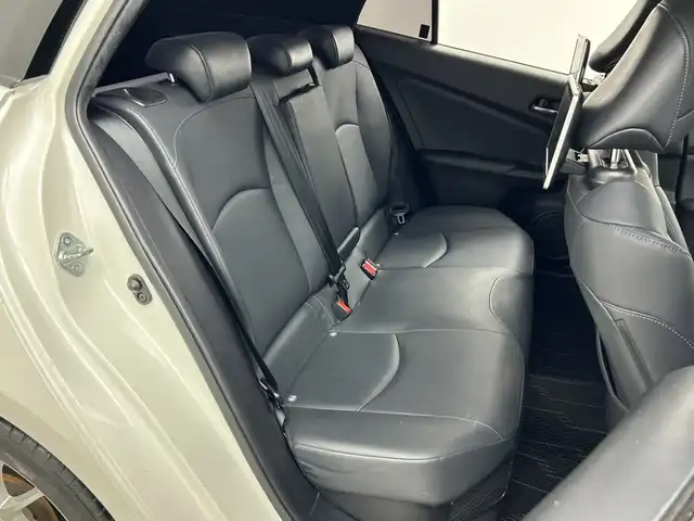 トヨタ プリウス Sツーリングセレクション 三重県 2020(令2)年 4.8万km ホワイトパールクリスタルシャイン /純正ナビ/（ＣＤ．ＤＶＤ．ＢＴ．ＳＤ．フルセグＴＶ）//バックカメラ//後席モニター//衝突被害軽減ブレーキ//レーダークルーズコントロール//シートヒーター//ドライブレコーダー//ビルトインＥＴＣ//オートハイビーム//ステアリングスイッチ//TOM′S17インチＡＷ