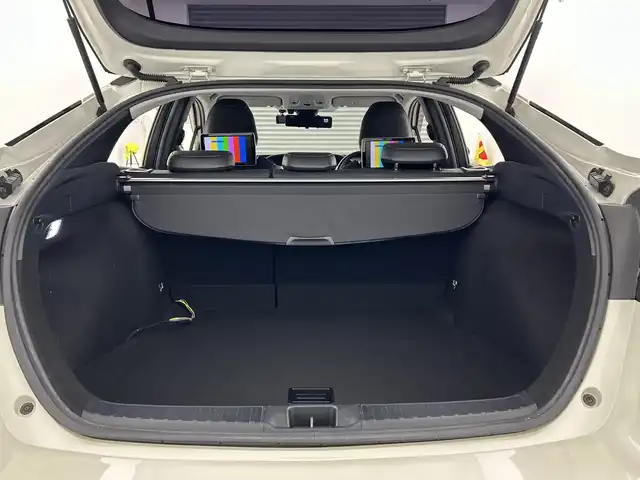 トヨタ プリウス Sツーリングセレクション 三重県 2020(令2)年 4.8万km ホワイトパールクリスタルシャイン /純正ナビ/（ＣＤ．ＤＶＤ．ＢＴ．ＳＤ．フルセグＴＶ）//バックカメラ//後席モニター//衝突被害軽減ブレーキ//レーダークルーズコントロール//シートヒーター//ドライブレコーダー//ビルトインＥＴＣ//オートハイビーム//ステアリングスイッチ//TOM′S17インチＡＷ