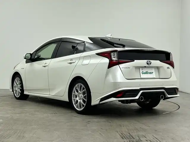 トヨタ プリウス Sツーリングセレクション 三重県 2020(令2)年 4.8万km ホワイトパールクリスタルシャイン /純正ナビ/（ＣＤ．ＤＶＤ．ＢＴ．ＳＤ．フルセグＴＶ）//バックカメラ//後席モニター//衝突被害軽減ブレーキ//レーダークルーズコントロール//シートヒーター//ドライブレコーダー//ビルトインＥＴＣ//オートハイビーム//ステアリングスイッチ//TOM′S17インチＡＷ