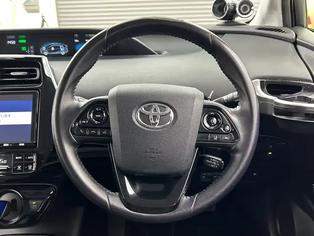 トヨタ プリウス Sツーリングセレクション 三重県 2020(令2)年 4.8万km ホワイトパールクリスタルシャイン /純正ナビ/（ＣＤ．ＤＶＤ．ＢＴ．ＳＤ．フルセグＴＶ）//バックカメラ//後席モニター//衝突被害軽減ブレーキ//レーダークルーズコントロール//シートヒーター//ドライブレコーダー//ビルトインＥＴＣ//オートハイビーム//ステアリングスイッチ//TOM′S17インチＡＷ