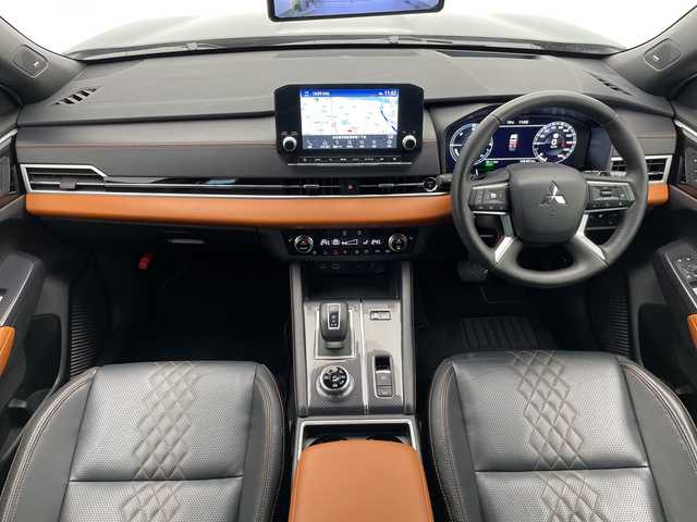 三菱 アウトランダー ＰＨＥＶ P 宮城県 2023(令5)年 2.7万km ブラックダイヤモンド 純正9型ディズプレイオーディオナビ/プレミアムサウンドBOSE/マイパイバックカメラロット/全方位カメラ/クルーズコントロール/シートヒーター/バックカメラ/電動リアゲート/パワーシート/ヘッドアップディスプレイ/コーナーセンサー/純正アルミホイール/ルーフレール/ブラインドスポットモニター/LEDヘッドライト/パドルシフト/ステアリングヒーター/インテリジェントミラー/オートマチックハイビーム/ドライブレコーダー/ETC/衝突軽減システム/フルセグ/Bluetooth/ステアリングスイッチ/スマートキー/プッシュスタート