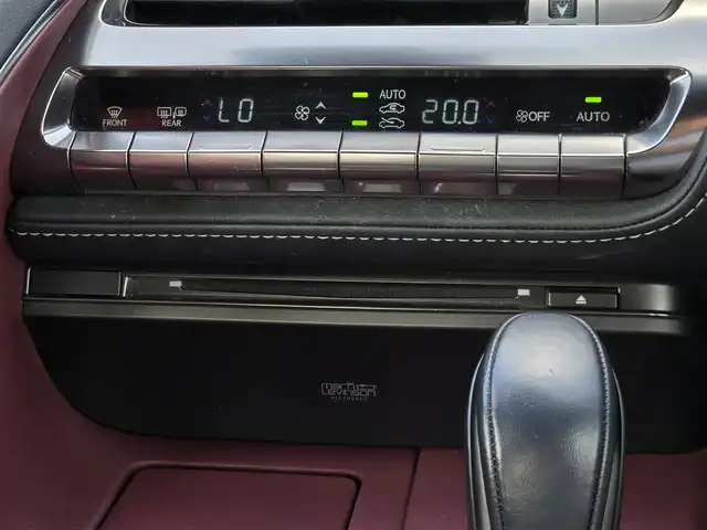 レクサス ＬＣ 500h Lパッケージ 鹿児島県 2021(令3)年 7万km ホワイトノーヴァガラスフレーク マークレビンソン　/ガラスパノラマルーフ　/ヘッドアップディスプレイ　/純正１０．３インチＳＤナビ　/レーダークルーズコントロール/Ｂｌｕｅｔｏｏｔｈオーディオ　/フルセグテレビ　/Ｄ＋Ｎ席シートヒーター　/Ｄ＋Ｎ席ベンチレーション/D+N席パワーシート/ステアリングヒーター/純正アルミホイール(21インチ)/前後純正ドライブレコーダー/プリクラッシュセーフティ/レーンキープアシスト/横滑り防止装置/プッシュスタート/スマートキー/エアバッグ(W+サイド)/カーテンエアバッグ