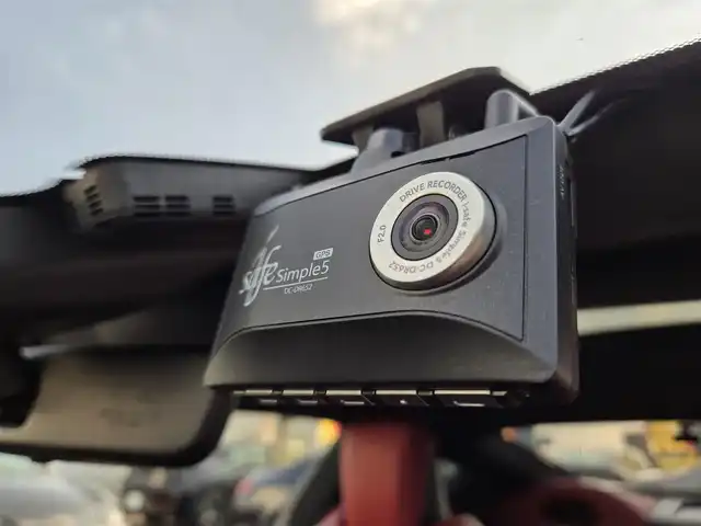 レクサス ＬＣ 500h Lパッケージ 鹿児島県 2021(令3)年 7万km ホワイトノーヴァガラスフレーク マークレビンソン　/ガラスパノラマルーフ　/ヘッドアップディスプレイ　/純正１０．３インチＳＤナビ　/レーダークルーズコントロール/Ｂｌｕｅｔｏｏｔｈオーディオ　/フルセグテレビ　/Ｄ＋Ｎ席シートヒーター　/Ｄ＋Ｎ席ベンチレーション/D+N席パワーシート/ステアリングヒーター/純正アルミホイール(21インチ)/前後純正ドライブレコーダー/プリクラッシュセーフティ/レーンキープアシスト/横滑り防止装置/プッシュスタート/スマートキー/エアバッグ(W+サイド)/カーテンエアバッグ