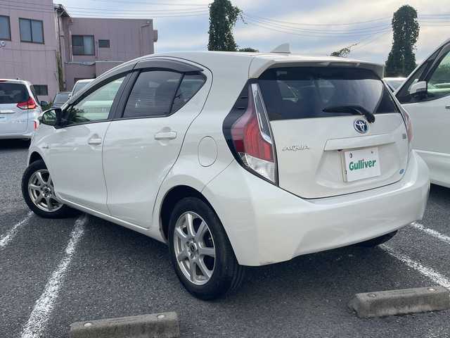 トヨタ アクア G 千葉県 2015(平27)年 6.7万km ライムホワイトパールクリスタルシャイン ナビNSZT-W64 バックカメラ ドラレコ BT フルセグ シートヒーター ステアリングスイッチ ETC クルコン オートライト HID フォグライト スマートキー プッシュスタート
