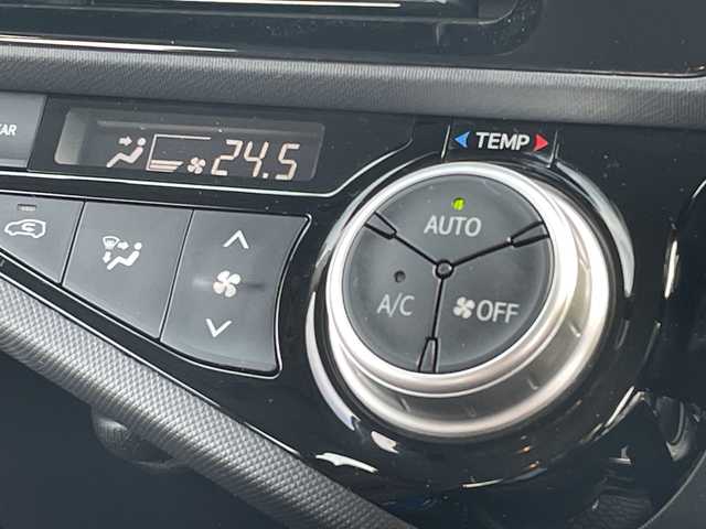 トヨタ アクア G 千葉県 2015(平27)年 6.7万km ライムホワイトパールクリスタルシャイン ナビNSZT-W64 バックカメラ ドラレコ BT フルセグ シートヒーター ステアリングスイッチ ETC クルコン オートライト HID フォグライト スマートキー プッシュスタート