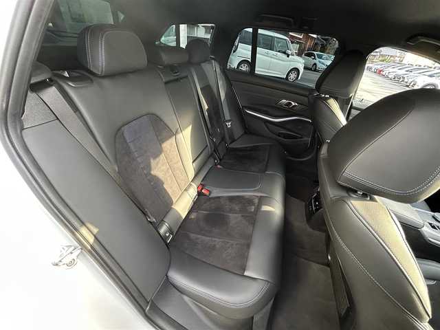 ＢＭＷ ＢＭＷ ３２０ｉ ツーリング Mスポーツ 愛媛県 2021(令3)年 2.8万km アルピンホワイトⅢ 12.3インチマルチディスプレイインターパネル/10.25インチワイドHDDナビ/全周囲/バックカメラ/ミラー一体型ETC/ハーフレザーシート/前席パワーシート（D席メモリ付）/前席シートヒーター/パークディスタンスコントロール/アダプティブLEDヘッドランプ/ハイビームアシスタンス/パーキングアシスト/ワイヤレス充電/ドライビングアシストプロフェッショナル/アクティブクルーズコントロール/純正18インチAW（ランフラット）/スペアキー×１/保証書/取説所