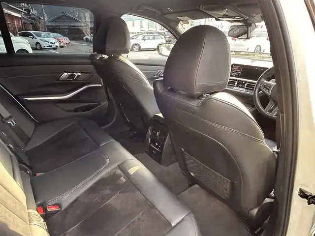 ＢＭＷ ＢＭＷ ３２０ｉ ツーリング Mスポーツ 愛媛県 2021(令3)年 2.8万km アルピンホワイトⅢ 12.3インチマルチディスプレイインターパネル/10.25インチワイドHDDナビ/全周囲/バックカメラ/ミラー一体型ETC/ハーフレザーシート/前席パワーシート（D席メモリ付）/前席シートヒーター/パークディスタンスコントロール/アダプティブLEDヘッドランプ/ハイビームアシスタンス/パーキングアシスト/ワイヤレス充電/ドライビングアシストプロフェッショナル/アクティブクルーズコントロール/純正18インチAW（ランフラット）/スペアキー×１/保証書/取説所