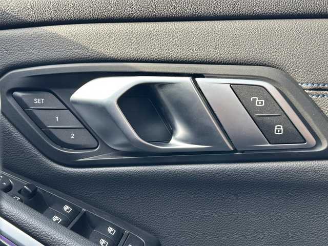 ＢＭＷ ＢＭＷ ３２０ｉ ツーリング Mスポーツ 愛媛県 2021(令3)年 2.8万km アルピンホワイトⅢ 12.3インチマルチディスプレイインターパネル/10.25インチワイドHDDナビ/全周囲/バックカメラ/ミラー一体型ETC/ハーフレザーシート/前席パワーシート（D席メモリ付）/前席シートヒーター/パークディスタンスコントロール/アダプティブLEDヘッドランプ/ハイビームアシスタンス/パーキングアシスト/ワイヤレス充電/ドライビングアシストプロフェッショナル/アクティブクルーズコントロール/純正18インチAW（ランフラット）/スペアキー×１/保証書/取説所