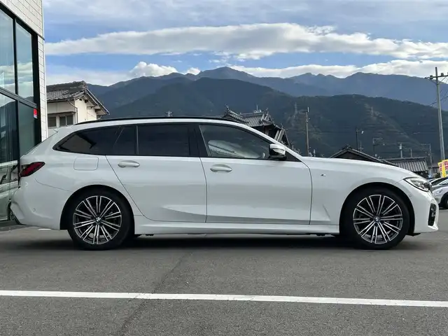 ＢＭＷ ＢＭＷ ３２０ｉ ツーリング Mスポーツ 愛媛県 2021(令3)年 2.8万km アルピンホワイトⅢ 12.3インチマルチディスプレイインターパネル/10.25インチワイドHDDナビ/全周囲/バックカメラ/ミラー一体型ETC/ハーフレザーシート/前席パワーシート（D席メモリ付）/前席シートヒーター/パークディスタンスコントロール/アダプティブLEDヘッドランプ/ハイビームアシスタンス/パーキングアシスト/ワイヤレス充電/ドライビングアシストプロフェッショナル/アクティブクルーズコントロール/純正18インチAW（ランフラット）/スペアキー×１/保証書/取説所