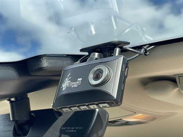 レクサス ＣＴ 200h バージョンC 長野県 2022(令4)年 1.8万km マーキュリーグレーマイカ 禁煙車/純正ナビ（CD/DVD/BD/フルセグTV/Bluetooth）/バックカメラ/ビルトインETC2.0/ドライブレコーダー（F・R）/ハーフレザーシート/シートヒーター/ステアリングヒーター/パワーシート（運転席メモリー機能付）/革巻きステアリング/パドルシフト/ステアリングスイッチ/LEDヘッドライト/フォグランプ/オートライト/スマートキー/Pスタート/電動格納ミラー/純正16インチAW/純正フロアマット