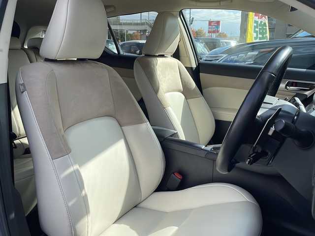 レクサス ＣＴ 200h バージョンC 長野県 2022(令4)年 1.8万km マーキュリーグレーマイカ 禁煙車/純正ナビ（CD/DVD/BD/フルセグTV/Bluetooth）/バックカメラ/ビルトインETC2.0/ドライブレコーダー（F・R）/ハーフレザーシート/シートヒーター/ステアリングヒーター/パワーシート（運転席メモリー機能付）/革巻きステアリング/パドルシフト/ステアリングスイッチ/LEDヘッドライト/フォグランプ/オートライト/スマートキー/Pスタート/電動格納ミラー/純正16インチAW/純正フロアマット