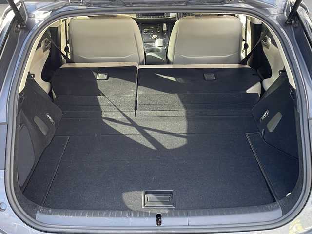 レクサス ＣＴ 200h バージョンC 長野県 2022(令4)年 1.8万km マーキュリーグレーマイカ 禁煙車/純正ナビ（CD/DVD/BD/フルセグTV/Bluetooth）/バックカメラ/ビルトインETC2.0/ドライブレコーダー（F・R）/ハーフレザーシート/シートヒーター/ステアリングヒーター/パワーシート（運転席メモリー機能付）/革巻きステアリング/パドルシフト/ステアリングスイッチ/LEDヘッドライト/フォグランプ/オートライト/スマートキー/Pスタート/電動格納ミラー/純正16インチAW/純正フロアマット