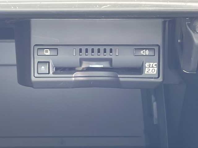 レクサス ＣＴ 200h バージョンC 長野県 2022(令4)年 1.8万km マーキュリーグレーマイカ 禁煙車/純正ナビ（CD/DVD/BD/フルセグTV/Bluetooth）/バックカメラ/ビルトインETC2.0/ドライブレコーダー（F・R）/ハーフレザーシート/シートヒーター/ステアリングヒーター/パワーシート（運転席メモリー機能付）/革巻きステアリング/パドルシフト/ステアリングスイッチ/LEDヘッドライト/フォグランプ/オートライト/スマートキー/Pスタート/電動格納ミラー/純正16インチAW/純正フロアマット