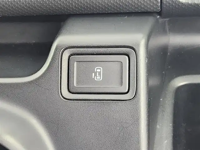 スズキ ソリオ バンディット HV MV 愛知県 2017(平29)年 5.3万km ピュアホワイトP デュアルカメラブレーキサポート/車線逸脱警報/アイドリングストップ/電動格納ミラー/オートエアコン/ETC/パワースライドドア/SDナビ（MDV-D504BT）/フルセグTV/CD/DVD/Bluetooth/ウォークスルー/サンシェード/フォグランプ/ツイーター/ウィンカーミラー/フロアマット