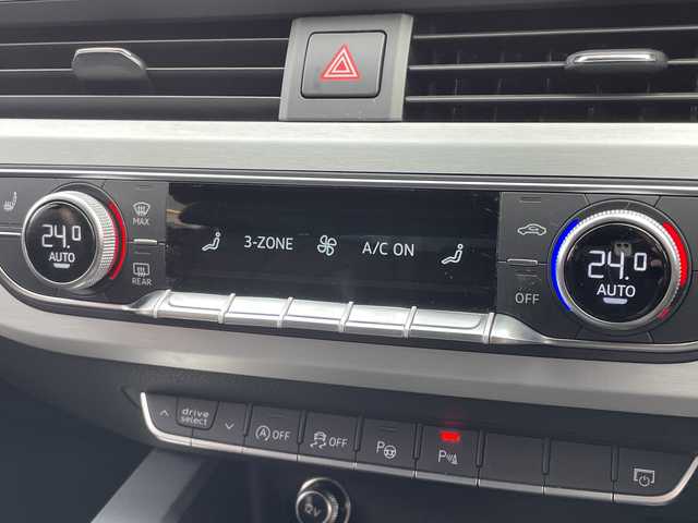 アウディ Ａ５ SB2．0TFSI Q スポーツ 青森県 2017(平29)年 4.3万km アイビスホワイト オプション/バーチャルコックピット/Sラインパッケージ/-Sラインバンパー/-ドアシルトリムSラインロゴ/-Sラインエクステリアロゴ/-ヘッドライニングブラック/-デコラティブパネルマットブラッシュトアルミニウム/-アルミホイール5ツインスポークスターデザイン18インチ/-スプリントクロス/レザーSラインロゴ/-マトリクスLEDヘッドライト/-LEDリヤコンビネーションライト/-ヘッドライトウォッシャー/アシスタンスパッケージ/-パークアシスト/-プレセンスリヤ/-サラウンドビューカメラ/-サイドアシスト/-リヤサイドエアバッグ/主要装備/純正MMIナビ/(CD/DVD/Bluetooth/USB/AUX/フルセグTV)/ETC/アダプティブクルーズコントロール/パドルシフト/シートヒーター/パワーシート/オートブレーキホールド/スペアキー