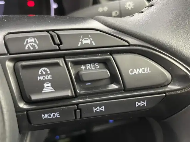 トヨタ シエンタ ハイブリッド Z 富山県 2022(令4)年 2.7万km ブラック 純正DA（AM/FM/USB/BT/Miracast）/バックカメラ/両側パワースライドドア/レーダークルーズコントロール/レーンキープアシスト/ブラインドスポットモニター/オートマチックハイビーム/LEDヘッドライト/クリアランスソナー/前席シートヒーター/純正１５インチAW/100V充電/ビルトインＥＴＣ2.0/スマートキー/プッシュスタート/純正フロアマット