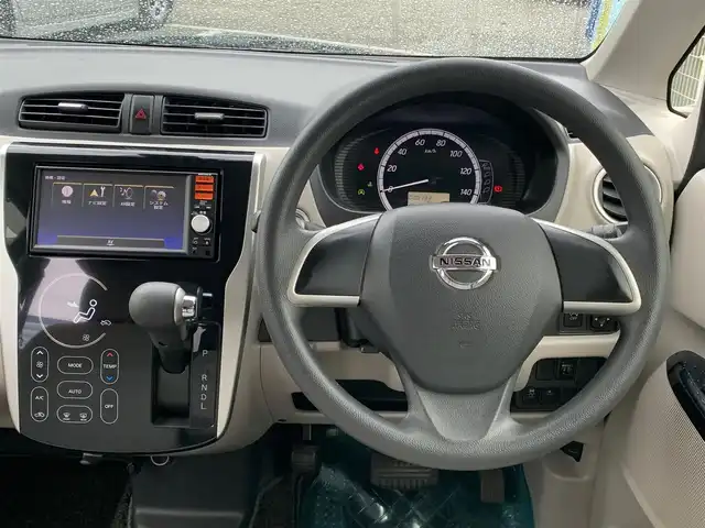 日産 デイズ HWS X Vセレ +SeftyⅡ 大阪府 2015(平27)年 8.1万km ホワイトパール 純正ナビ/   フルセグTV/CD/衝突被害軽減システム/全方位モニター/アイドリングストップ/横滑り防止装置/プッシュスタート/スマートキー/オートエアコン/ダブルエアバック/ドアバイザー/ＥＴＣ/禁煙車ウィンカーミラー