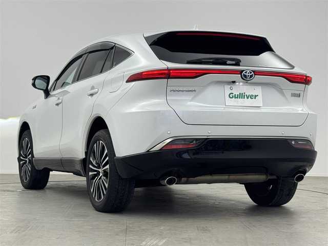トヨタ ハリアー ＰＨＥＶ Z 愛知県 2023(令5)年 4.4万km プラチナホワイトパールマイカ 純正12.3インチディスプレイオーディオ　/（フルセグ/Bluetooth） /JBLプレミアムサウンドシステム　/レーダークルーズコントロール　/パノラミックビューモニター /ブラインドスポットモニター　/衝突軽減システム　/コーナーセンサー/レーンキープアシスト/電動リアゲート　/ヘッドアップディスプレイ　/前席パワーシート　/運転席メモリーシート　/全席シートヒーター/前席エアーシート/ハンドルヒーター/ケータイ置くだけ充電/デジタルインナーミラー/ETC2.0/ドライブレコーダー/純正AW