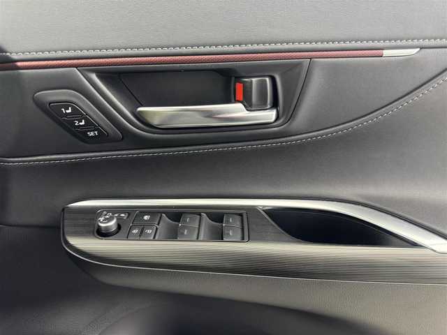 トヨタ ハリアー ＰＨＥＶ Z 愛知県 2023(令5)年 4.4万km プラチナホワイトパールマイカ 純正12.3インチディスプレイオーディオ　/（フルセグ/Bluetooth） /JBLプレミアムサウンドシステム　/レーダークルーズコントロール　/パノラミックビューモニター /ブラインドスポットモニター　/衝突軽減システム　/コーナーセンサー/レーンキープアシスト/電動リアゲート　/ヘッドアップディスプレイ　/前席パワーシート　/運転席メモリーシート　/全席シートヒーター/前席エアーシート/ハンドルヒーター/ケータイ置くだけ充電/デジタルインナーミラー/ETC2.0/ドライブレコーダー/純正AW