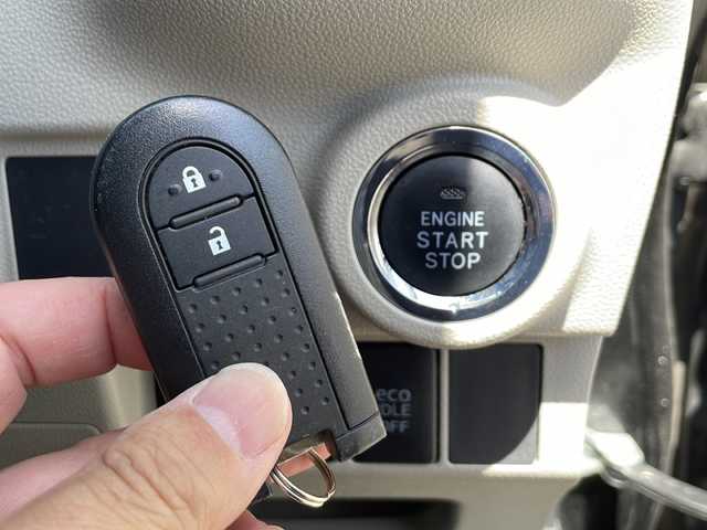 ダイハツ キャスト スタイル G SAⅡ 山口県 2016(平28)年 10.6万km ブラックマイカメタリック 社外メモリナビ/Bluetooth/フルセグTV/バックカメラ/スマートキー/プッシュスタート/ETC/LEDヘッドライト/LEDフォグライト/オートライト/ステアリングスイッチ/コンソール付きアームレスト/電動格納ミラー/純正フロアマット/ドアバイザー/純正15インチアルミホイール/取説