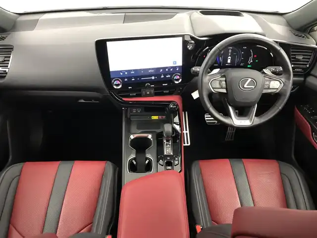 レクサス ＮＸ 350h Fスポーツ 愛知県 2022(令4)年 3.2万km ホワイトノーヴァガラスフレーク 14インチディスプレイオーディオ　/（フルセグ/Bluetooth） /パノラマルーフ　/レーダークルーズコントロール　/パノラミックビューモニター　/パドルシフト　/ブラインドスポットモニター　/衝突軽減システム/パーキングアシスト/レーンキープアシスト/コーナーセンサー/レザーシート（フレアレッド）　/電動リアゲート　/前席パワーシート　/運転席メモリーシート　/前席シートヒーター/前席エアーシート/ハンドルヒーター/ヘッドアップディスプレイ/ワイヤレス充電/デジタルインナーミラー/ドライブレコーダー/ETC2.0/純正AW