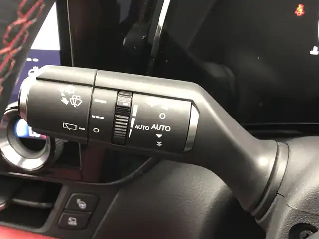 レクサス ＮＸ 350h Fスポーツ 愛知県 2022(令4)年 3.2万km ホワイトノーヴァガラスフレーク 14インチディスプレイオーディオ　/（フルセグ/Bluetooth） /パノラマルーフ　/レーダークルーズコントロール　/パノラミックビューモニター　/パドルシフト　/ブラインドスポットモニター　/衝突軽減システム/パーキングアシスト/レーンキープアシスト/コーナーセンサー/レザーシート（フレアレッド）　/電動リアゲート　/前席パワーシート　/運転席メモリーシート　/前席シートヒーター/前席エアーシート/ハンドルヒーター/ヘッドアップディスプレイ/ワイヤレス充電/デジタルインナーミラー/ドライブレコーダー/ETC2.0/純正AW