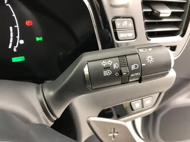 レクサス ＮＸ 350h Fスポーツ 愛知県 2022(令4)年 3.2万km ホワイトノーヴァガラスフレーク 14インチディスプレイオーディオ　/（フルセグ/Bluetooth） /パノラマルーフ　/レーダークルーズコントロール　/パノラミックビューモニター　/パドルシフト　/ブラインドスポットモニター　/衝突軽減システム/パーキングアシスト/レーンキープアシスト/コーナーセンサー/レザーシート（フレアレッド）　/電動リアゲート　/前席パワーシート　/運転席メモリーシート　/前席シートヒーター/前席エアーシート/ハンドルヒーター/ヘッドアップディスプレイ/ワイヤレス充電/デジタルインナーミラー/ドライブレコーダー/ETC2.0/純正AW