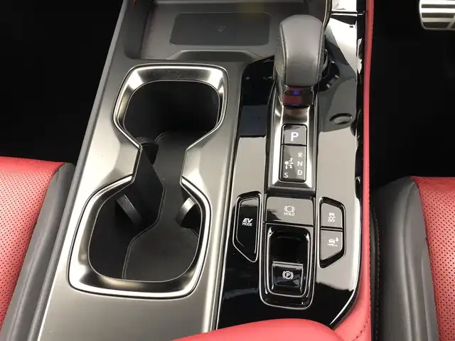 レクサス ＮＸ 350h Fスポーツ 愛知県 2022(令4)年 3.2万km ホワイトノーヴァガラスフレーク 14インチディスプレイオーディオ　/（フルセグ/Bluetooth） /パノラマルーフ　/レーダークルーズコントロール　/パノラミックビューモニター　/パドルシフト　/ブラインドスポットモニター　/衝突軽減システム/パーキングアシスト/レーンキープアシスト/コーナーセンサー/レザーシート（フレアレッド）　/電動リアゲート　/前席パワーシート　/運転席メモリーシート　/前席シートヒーター/前席エアーシート/ハンドルヒーター/ヘッドアップディスプレイ/ワイヤレス充電/デジタルインナーミラー/ドライブレコーダー/ETC2.0/純正AW