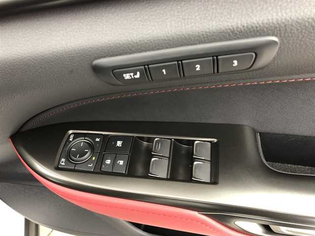 レクサス ＮＸ 350h Fスポーツ 愛知県 2022(令4)年 3.2万km ホワイトノーヴァガラスフレーク 14インチディスプレイオーディオ　/（フルセグ/Bluetooth） /パノラマルーフ　/レーダークルーズコントロール　/パノラミックビューモニター　/パドルシフト　/ブラインドスポットモニター　/衝突軽減システム/パーキングアシスト/レーンキープアシスト/コーナーセンサー/レザーシート（フレアレッド）　/電動リアゲート　/前席パワーシート　/運転席メモリーシート　/前席シートヒーター/前席エアーシート/ハンドルヒーター/ヘッドアップディスプレイ/ワイヤレス充電/デジタルインナーミラー/ドライブレコーダー/ETC2.0/純正AW