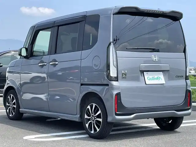 ホンダ Ｎ ＢＯＸ カスタム コーディネートスタイル 佐賀県 2024(令6)年 0.9万km ガンＭ ワンオーナー/純正8型ディスプレイオーディオ/・BT/AM/FM/Apple Car Play/Android Auto/・バックカメラ/ビルトインETC/フルプライムスムースシート/・DN席シートヒーター/革巻きステアリング/ステアリングリモコン/両側パワースライドドア/スマートキー/オートリトラミラー/電子パーキング/BRAKE HOLD/後席サンシェード/純正14インチアルミホイール/純正フロアマット/純正ドアバイザー/新車保証書/取扱説明書/スペアキー1本あり/ホンダセンシング/・路外逸脱抑制機能/・衝突軽減ブレーキ【CMBS】/・パーキングセンサー/・レーダークルーズコントロール