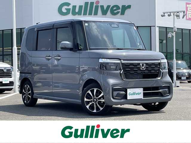 ホンダ Ｎ ＢＯＸ カスタム コーディネートスタイル 佐賀県 2024(令6)年 0.9万km ガンＭ ワンオーナー/純正8型ディスプレイオーディオ/・BT/AM/FM/Apple Car Play/Android Auto/・バックカメラ/ビルトインETC/フルプライムスムースシート/・DN席シートヒーター/革巻きステアリング/ステアリングリモコン/両側パワースライドドア/スマートキー/オートリトラミラー/電子パーキング/BRAKE HOLD/後席サンシェード/純正14インチアルミホイール/純正フロアマット/純正ドアバイザー/新車保証書/取扱説明書/スペアキー1本あり/ホンダセンシング/・路外逸脱抑制機能/・衝突軽減ブレーキ【CMBS】/・パーキングセンサー/・レーダークルーズコントロール