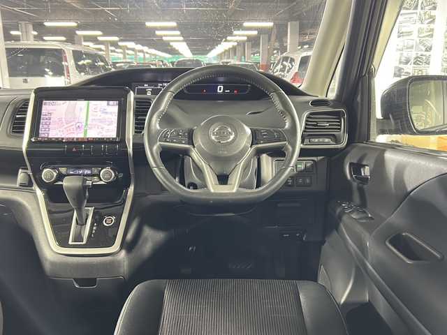 日産 セレナ ハイウェイスター 福岡県 2017(平29)年 6.2万km ダイヤモンドブラック 社外9インチALPINEナビ/CD DVD BT/フルセグテレビ/バックカメラ/クルーズコントロール/両側パワースライドドア/ステアリングスイッチ/革巻きステアリング/ETC/ドアバイザー