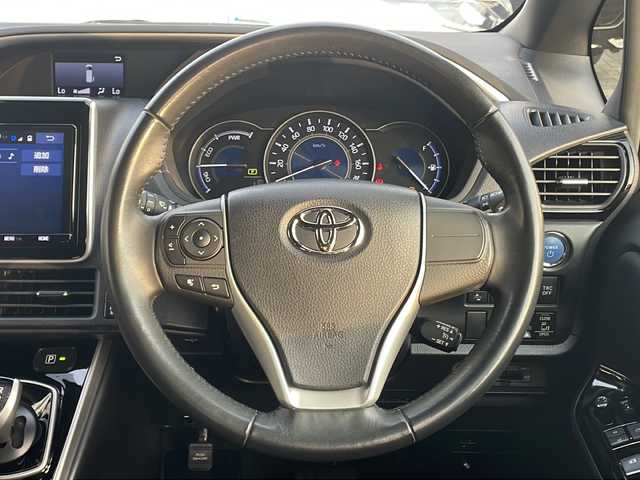 トヨタ ヴォクシー ハイブリッド ZS 煌 沖縄県 2018(平30)年 5.8万km ブラック 純正9インチナビ・TV・Bluetooth・CD・DVD/両側パワースライドドア/バックカメラ/ETC/衝突軽減システム/クルーズコントロール/オートライト/モデリスタエアロ/LEDヘッドライト/シートヒーター/純正アルミ/リアロールサンシェード/ウィンカードアミラー