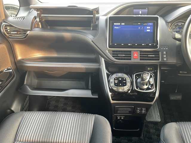 トヨタ ヴォクシー ハイブリッド ZS 煌 沖縄県 2018(平30)年 5.8万km ブラック 純正9インチナビ・TV・Bluetooth・CD・DVD/両側パワースライドドア/バックカメラ/ETC/衝突軽減システム/クルーズコントロール/オートライト/モデリスタエアロ/LEDヘッドライト/シートヒーター/純正アルミ/リアロールサンシェード/ウィンカードアミラー