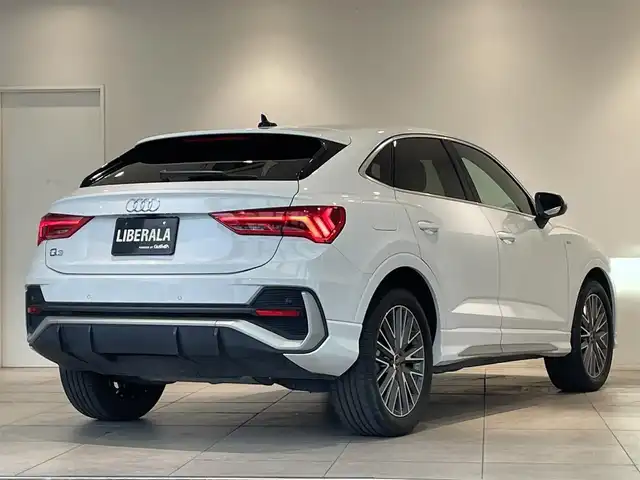アウディ Ｑ３ 35TFSI Sライン 愛知県 2020(令2)年 4.1万km 白 ベーシックＰＫＧ　/アシスタンスＰＫＧ　/３Ｄサウンドシステム　/バーチャルコクピット　/純正ナビ　/３６０度カメラ　/Ｂｌｕｅｔｏｏｔｈ　/スマートフォンインターフェース　/ＡＣＣ　/ＬＫＡ　/ＬＤＷ　/ＢＳＭ　/ＥＴＣ2.0/パワーバックドア/プッシュスタート/アイドリングストップ/LEDヘッドライト